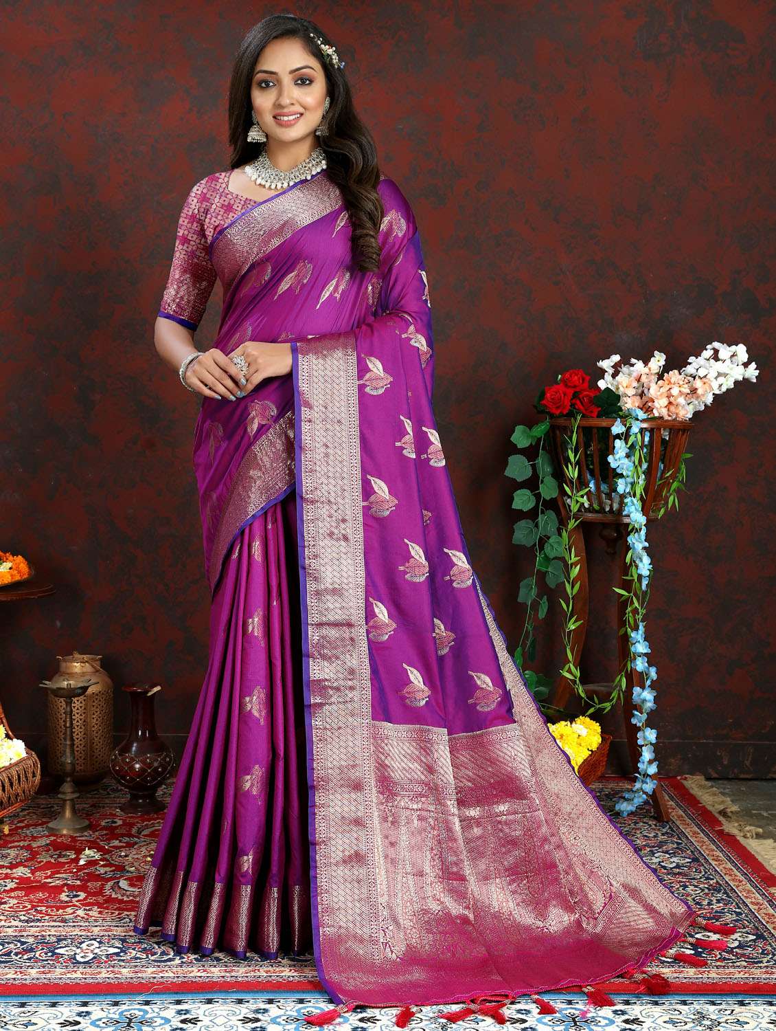 women self design banarasi saree