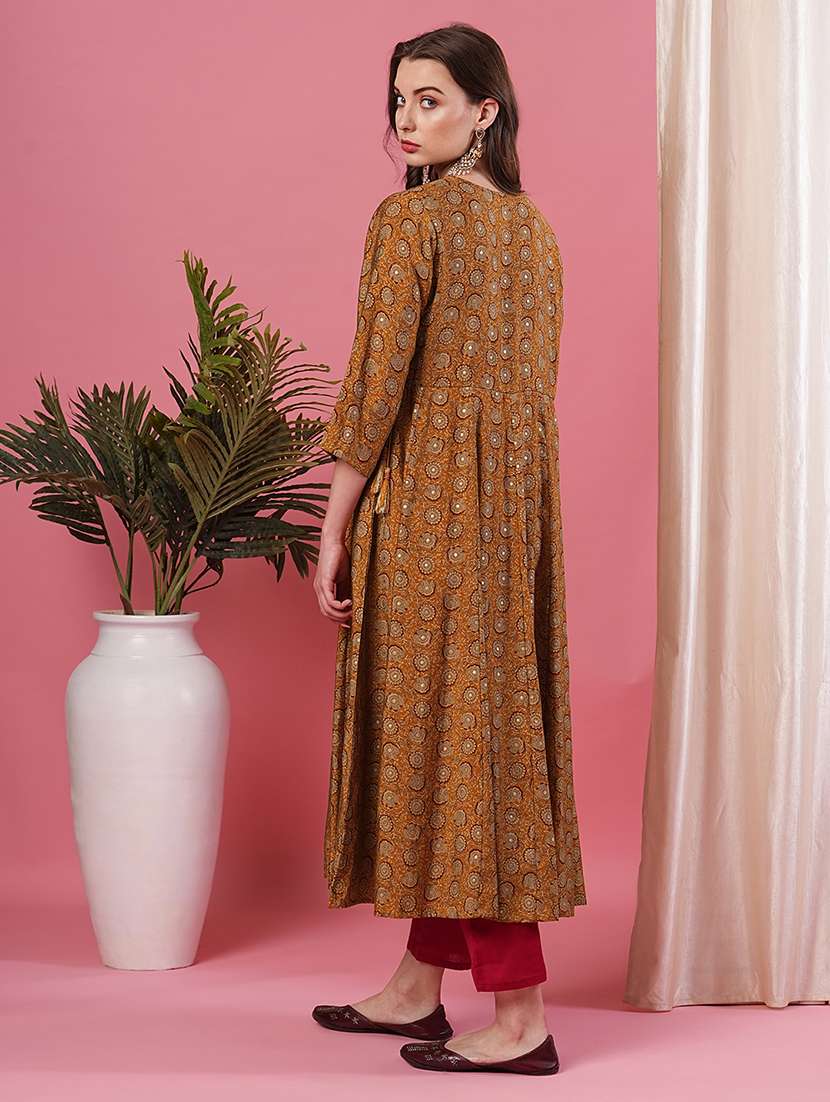 women three quarter sleeve a-line kurta - 20901507 -  Standard Image - 2