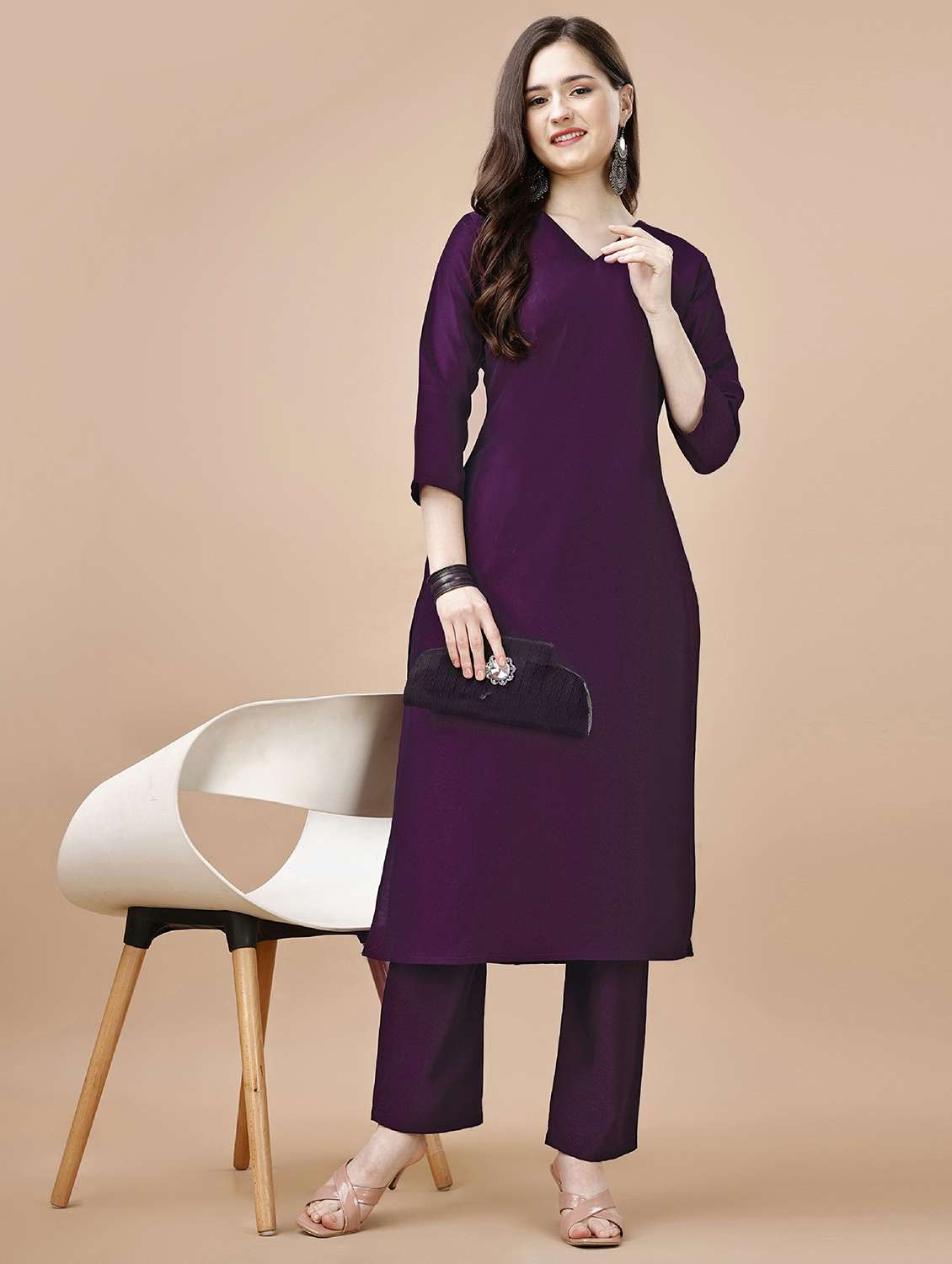 women purple solid v neck kurta pant set