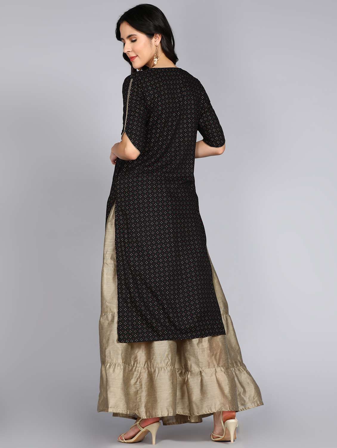 women black v neck front slit kurta - 20957642 -  Standard Image - 2