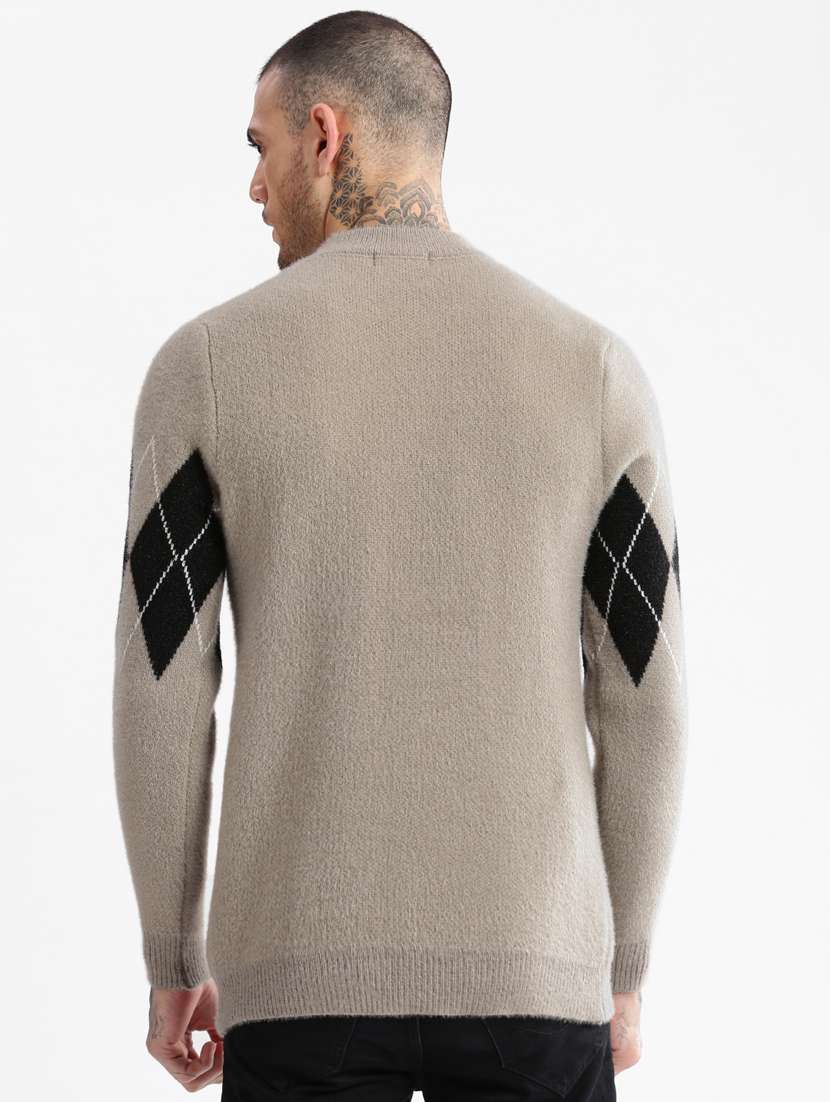 men long sleeved geometric pullover - 20960846 -  Standard Image - 2