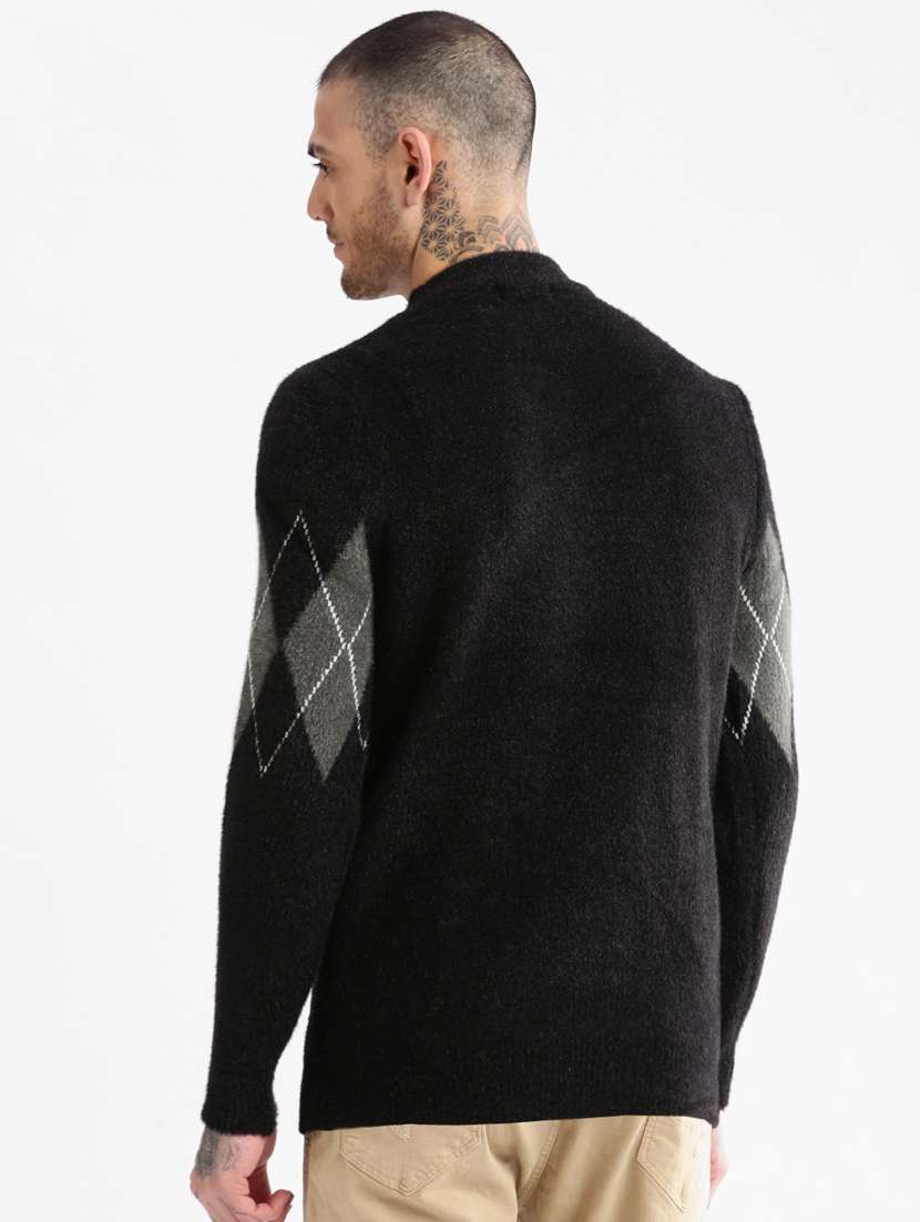 men long sleeved geometric pullover - 20960849 -  Standard Image - 2