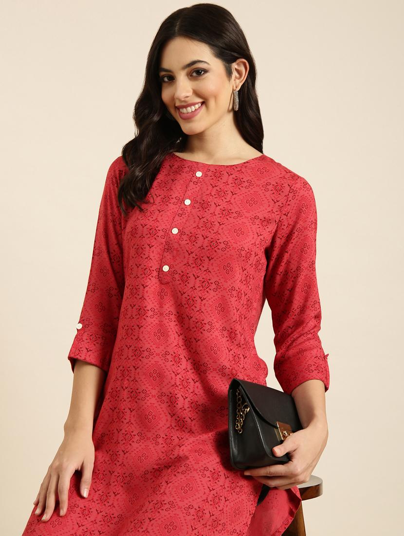 women red round neck straight kurta - 20960930 - Standard Image - 7