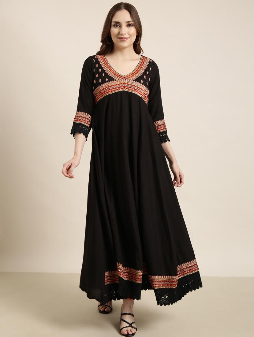 women black v neck flared kurta - 20961035 - Zoom Image - 0