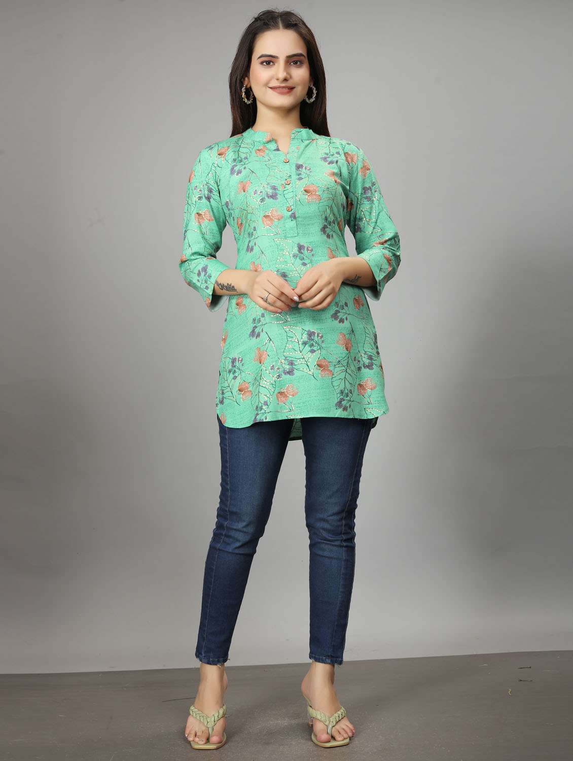 women green notch neck straight kurti