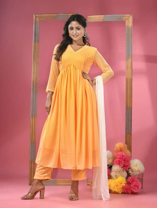 women three quarter sleeve kurta pant with dupatta set - 20970876 - Standard Image - 0