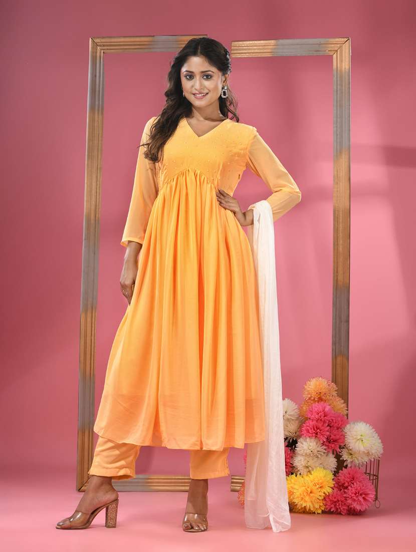 women three quarter sleeve kurta pant with dupatta set - 20970876 - Zoom Image - 0