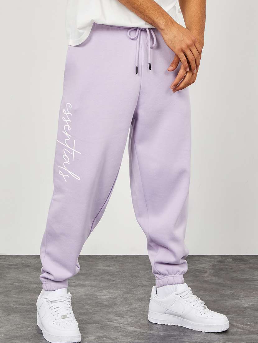 men lavender typographic printed jogger