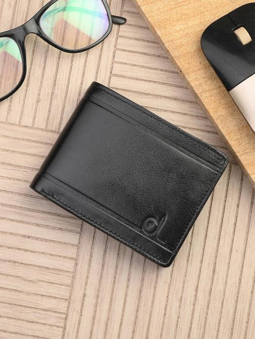 black leather wallet - 20980359 -  Standard Image - 0