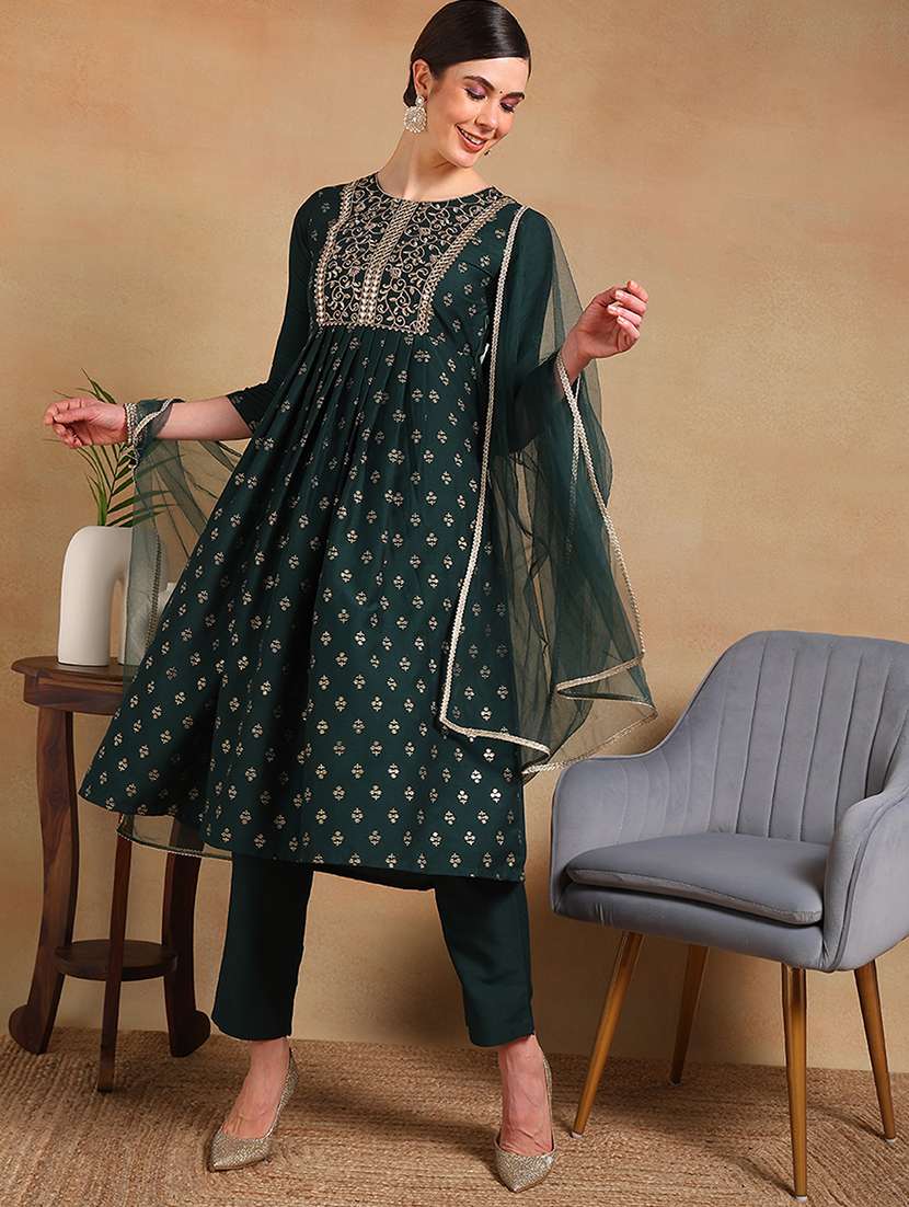 women green kurta pant set with dupatta