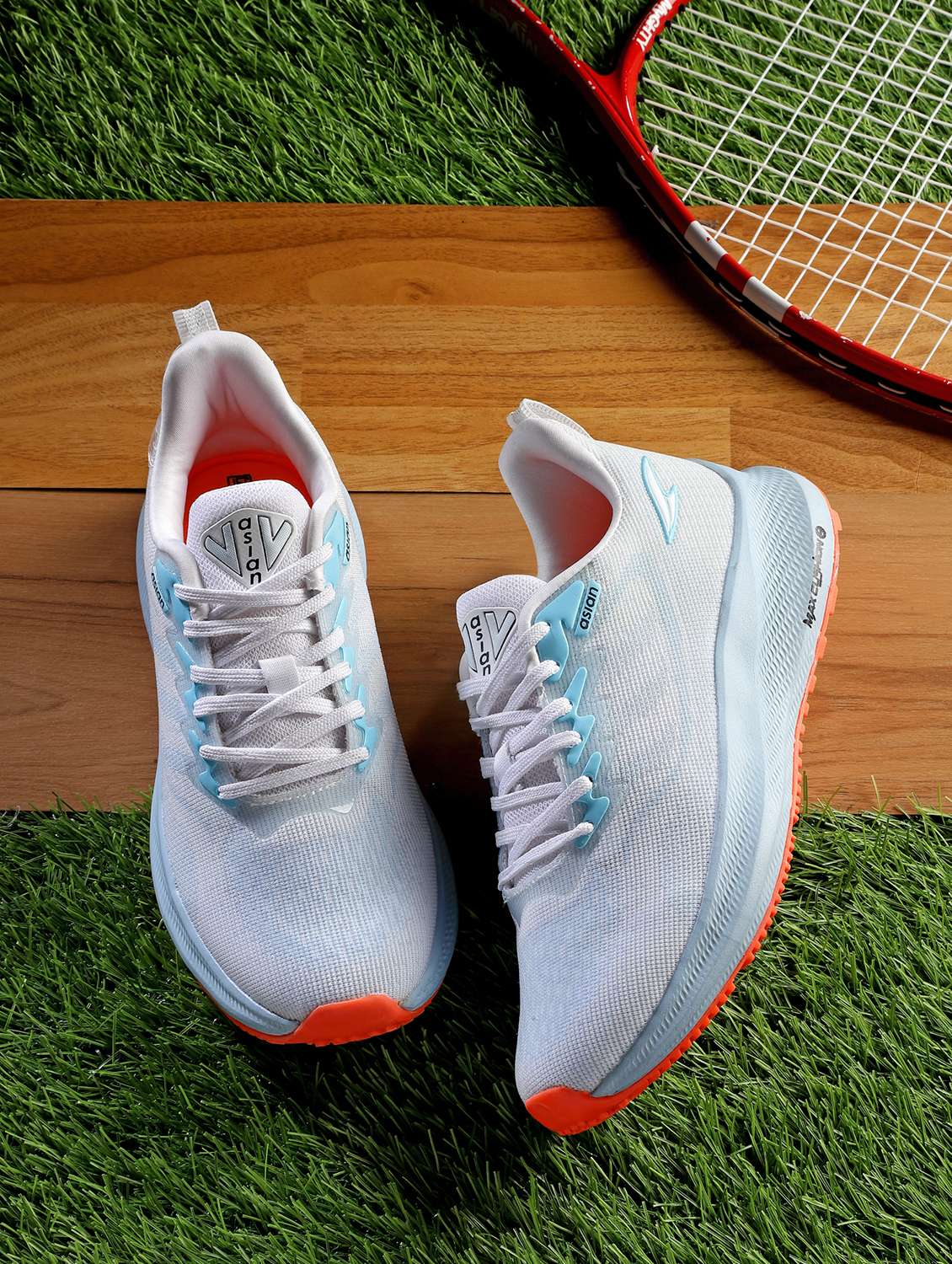 men lace up sport shoes