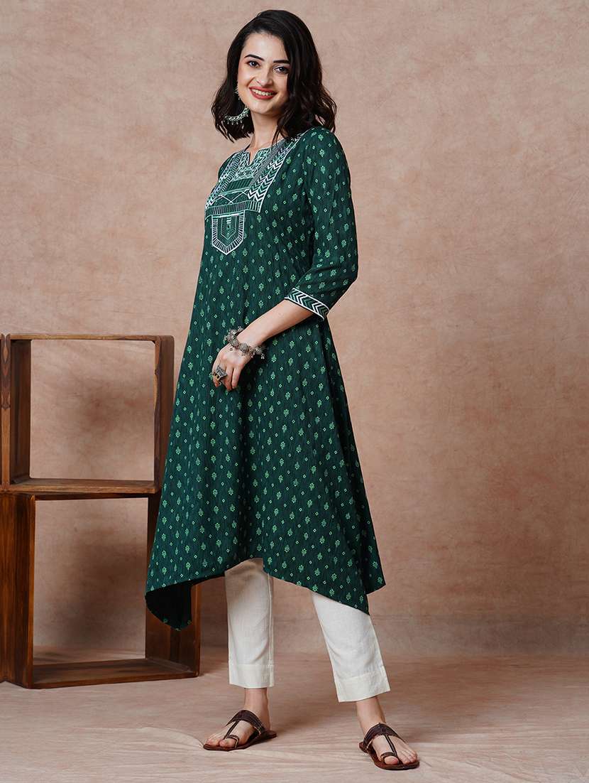 women green notch neck a-line kurta - 21034526 - Zoom Image - 0