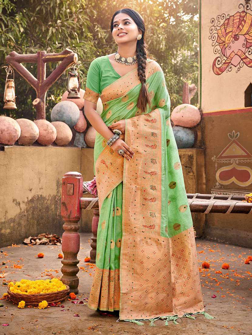 women self design banarasi saree with blouse - 21036430 - Zoom Image - 0