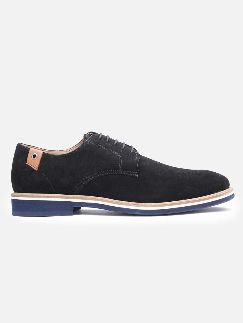 men black solid casual shoes - 21047973 -  Standard Image - 2