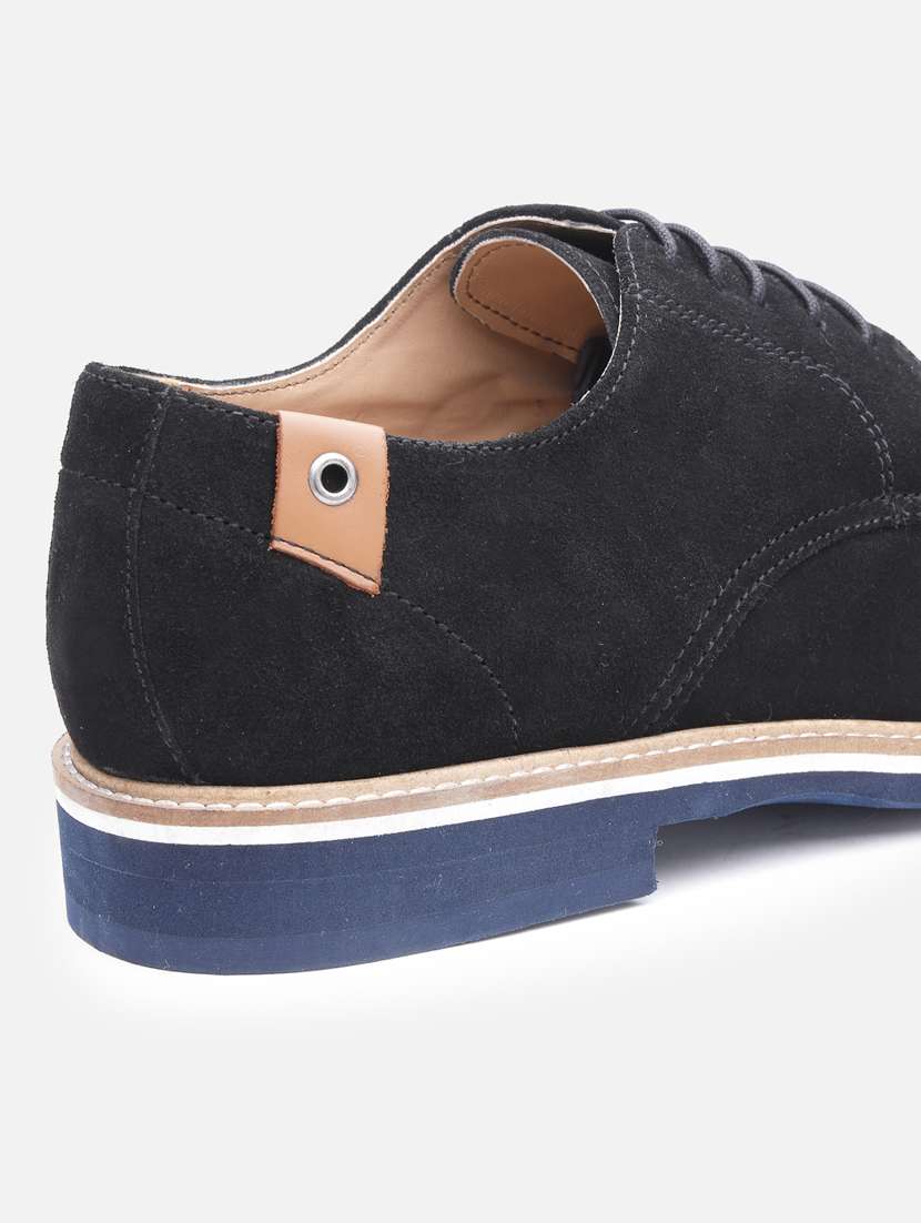 men black solid casual shoes - 21047973 -  Standard Image - 7