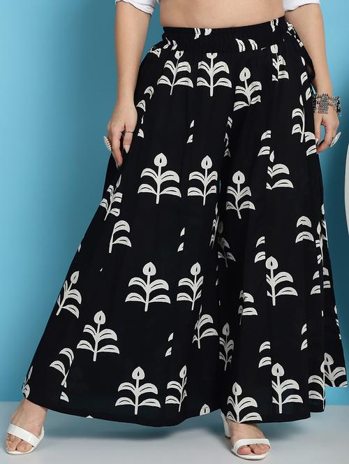 black printed flared palazzo - 21059908 - Standard Image - 0