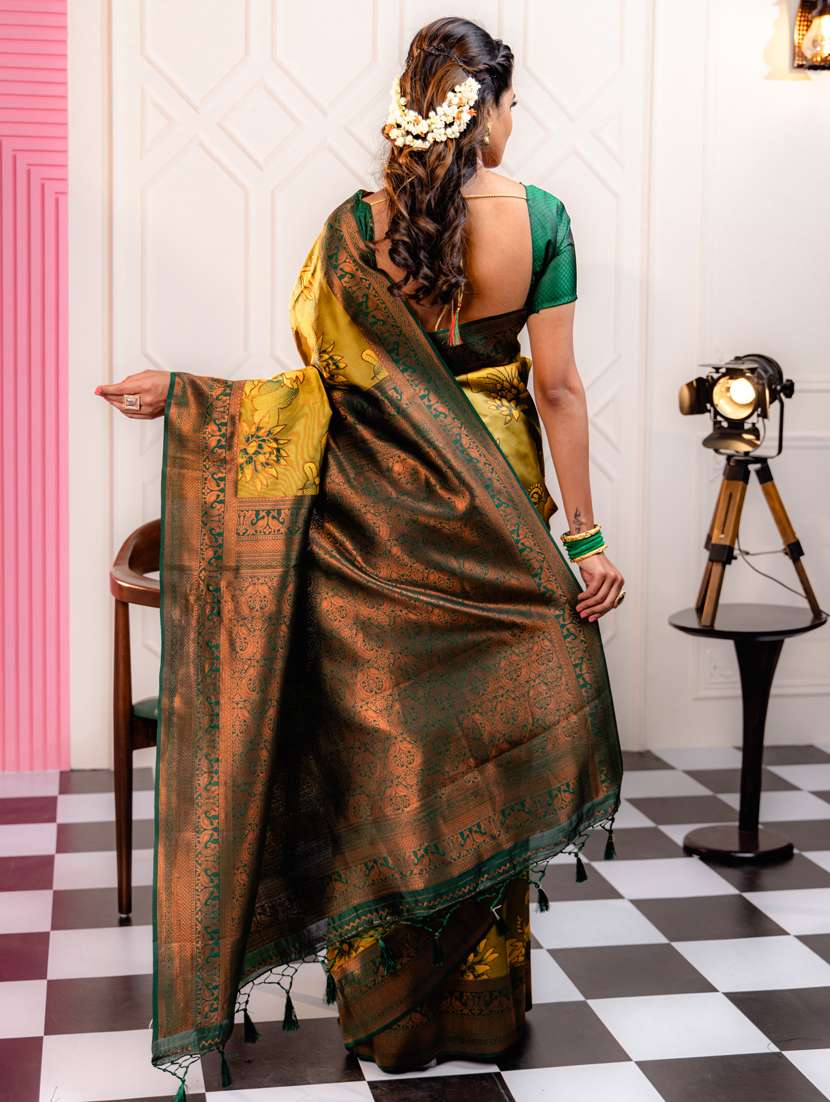 women floral printed bordered saree with blouse - 21068395 -  Standard Image - 2