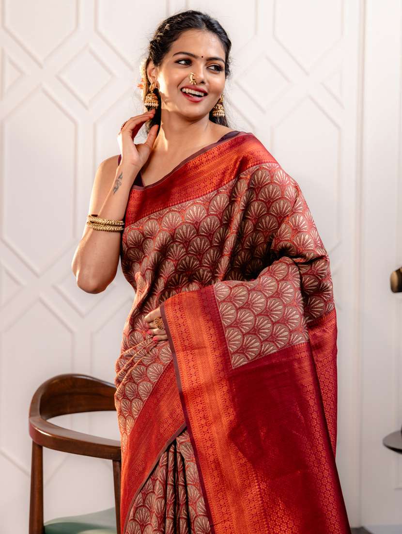 women self design bordered saree with blouse - 21068407 - Standard Image - 2