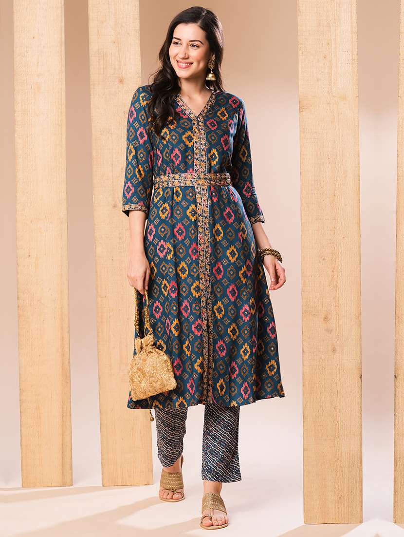 women blue v neck kurta pant set