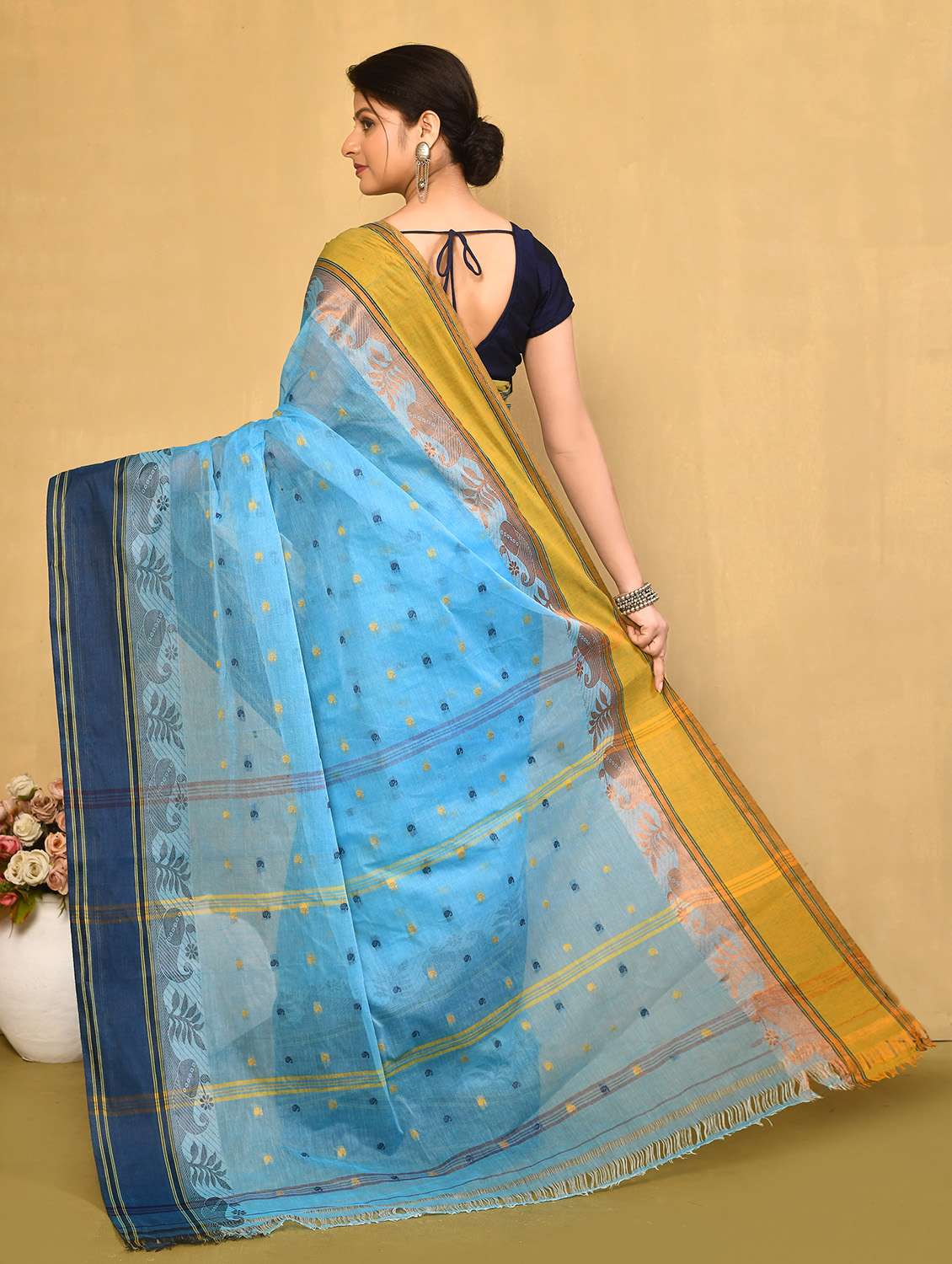 women self design handloom saree - 21103246 - Standard Image - 2