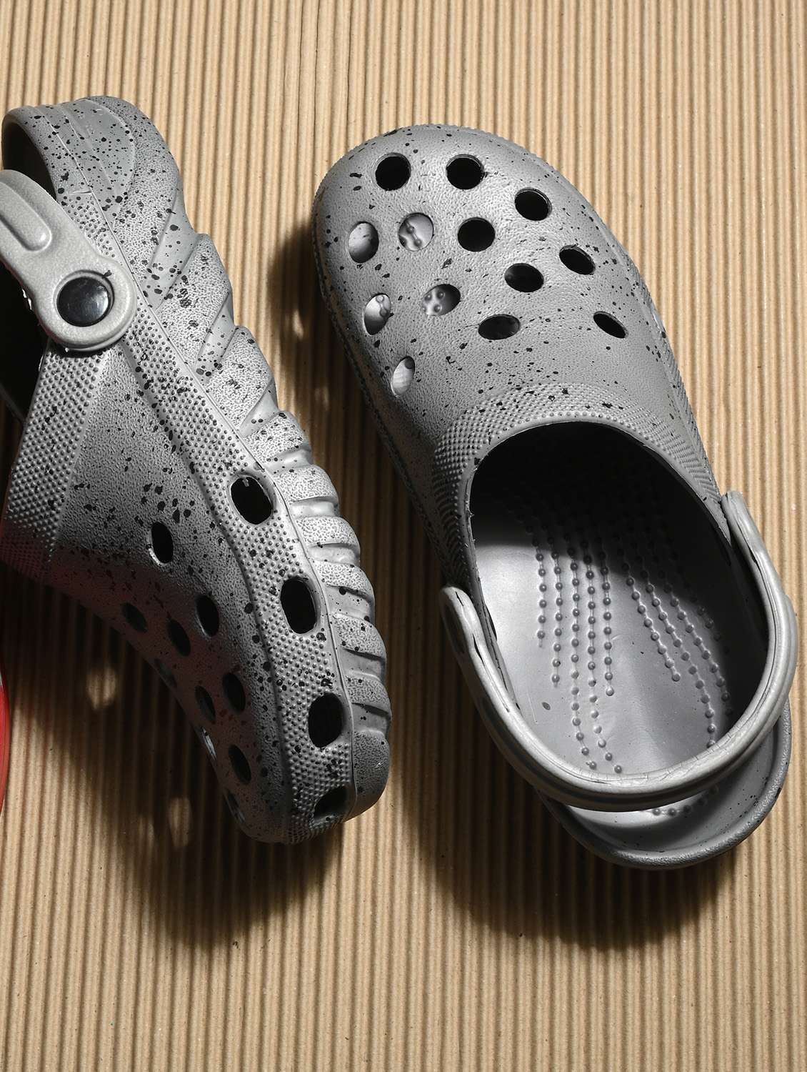 men slip on crocs