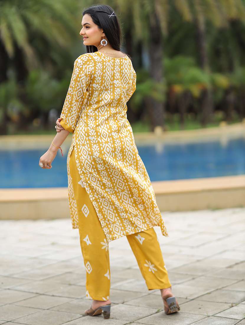 women three quarter sleeve kurta pant set - 21139116 -  Standard Image - 2