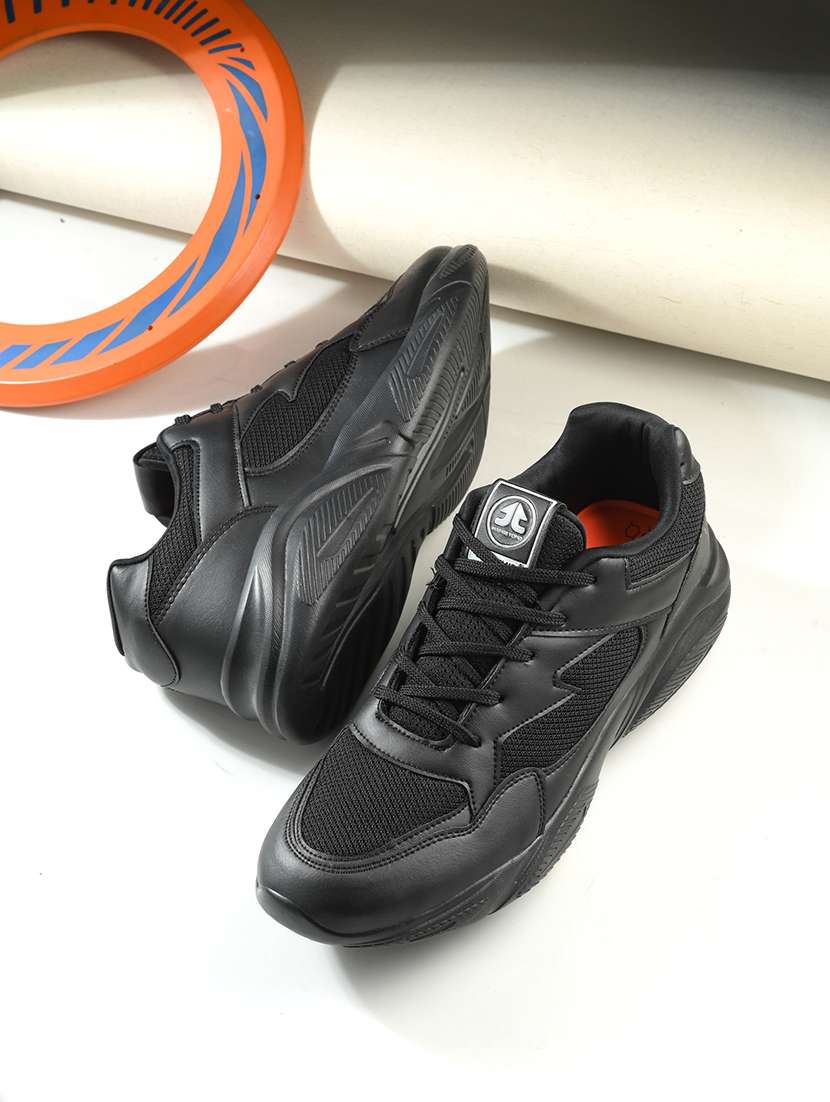 men black sports shoes