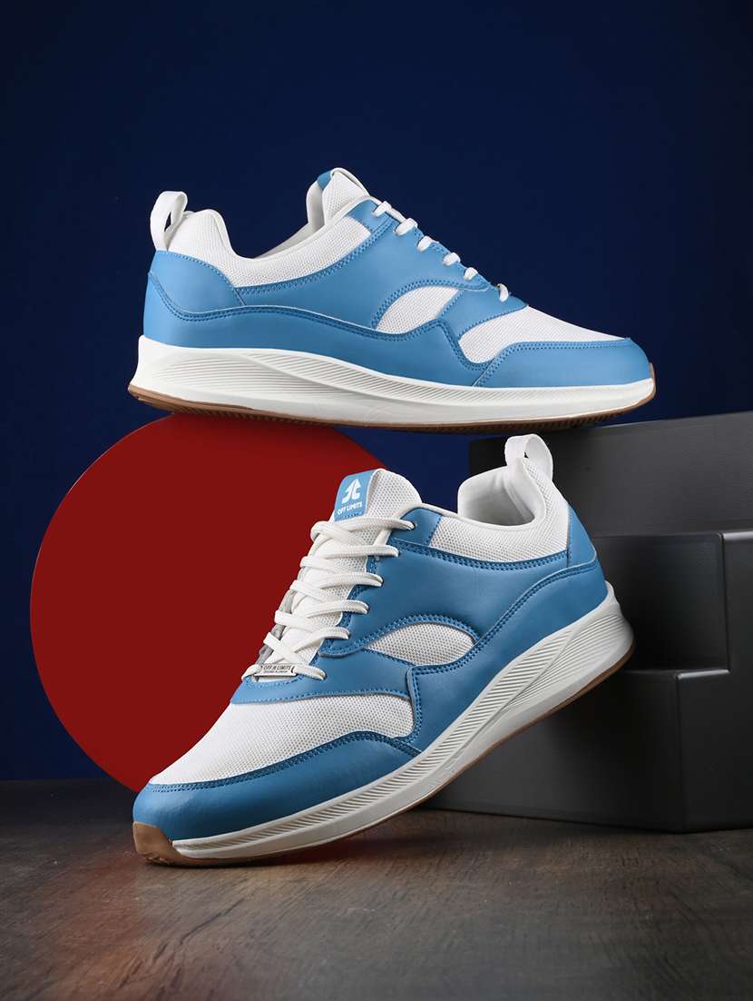 men light blue sports shoes