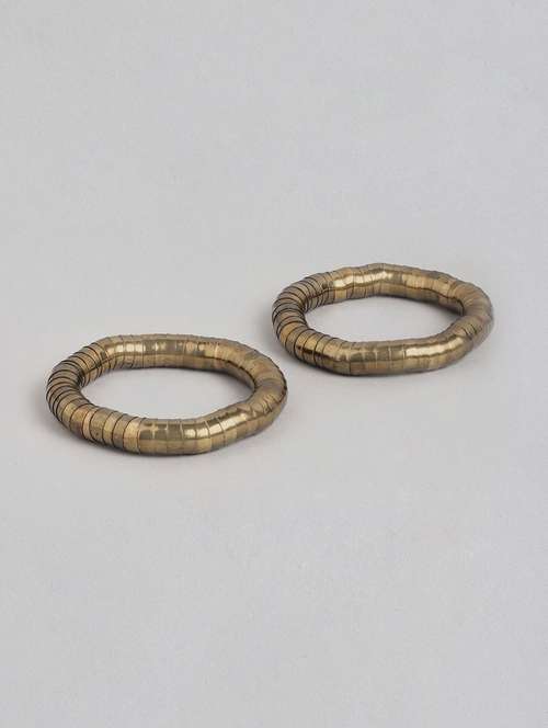 gold metal links bracelet - 21173233 -  Standard Image - 0
