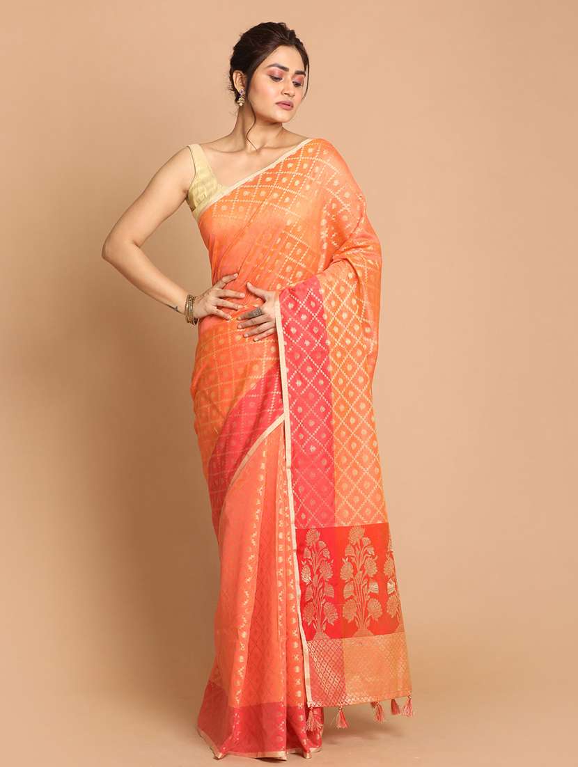 women self design bordered saree with blouse