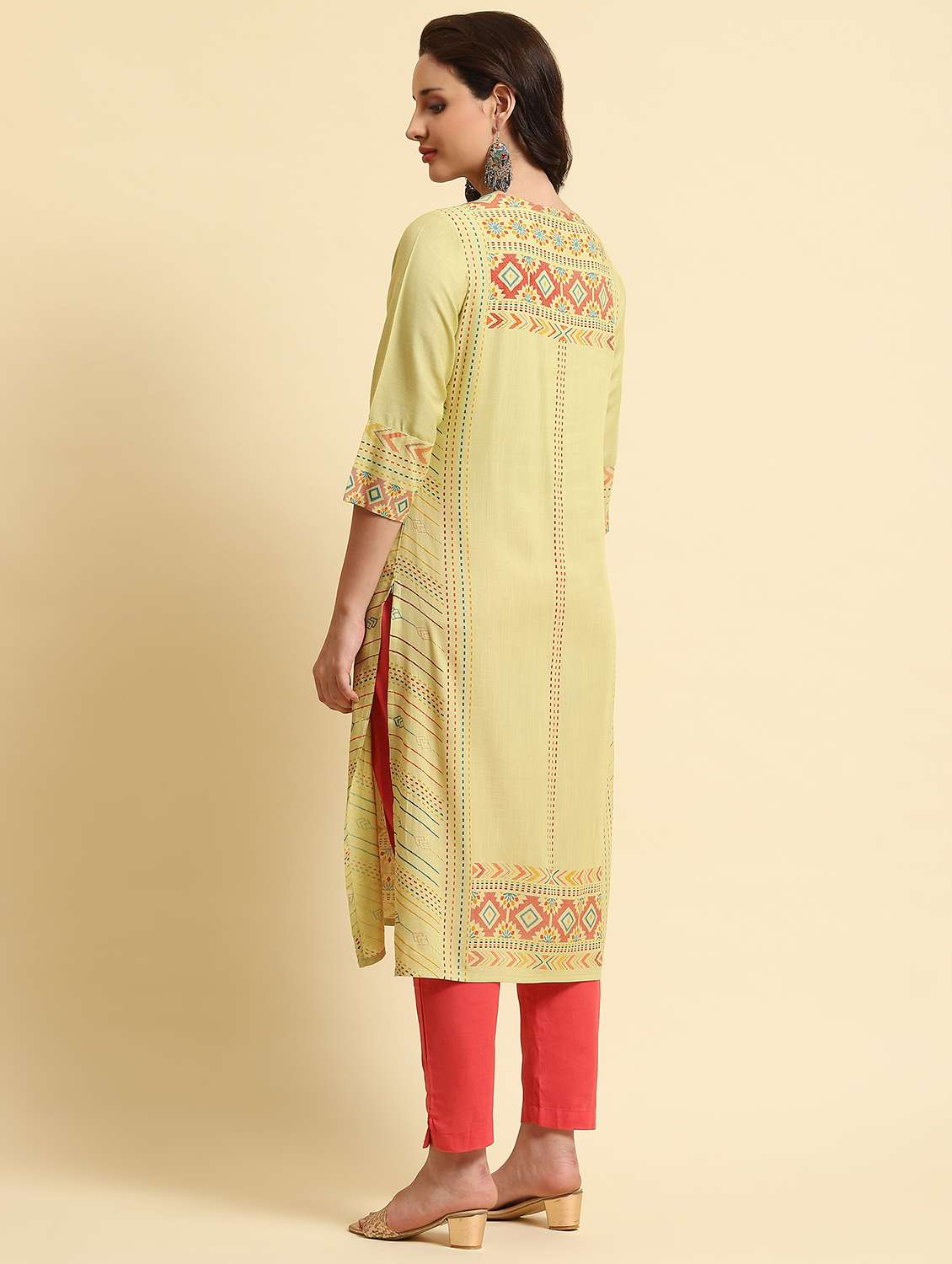 women notch neck printed straight kurta - 21221588 - Standard Image - 2