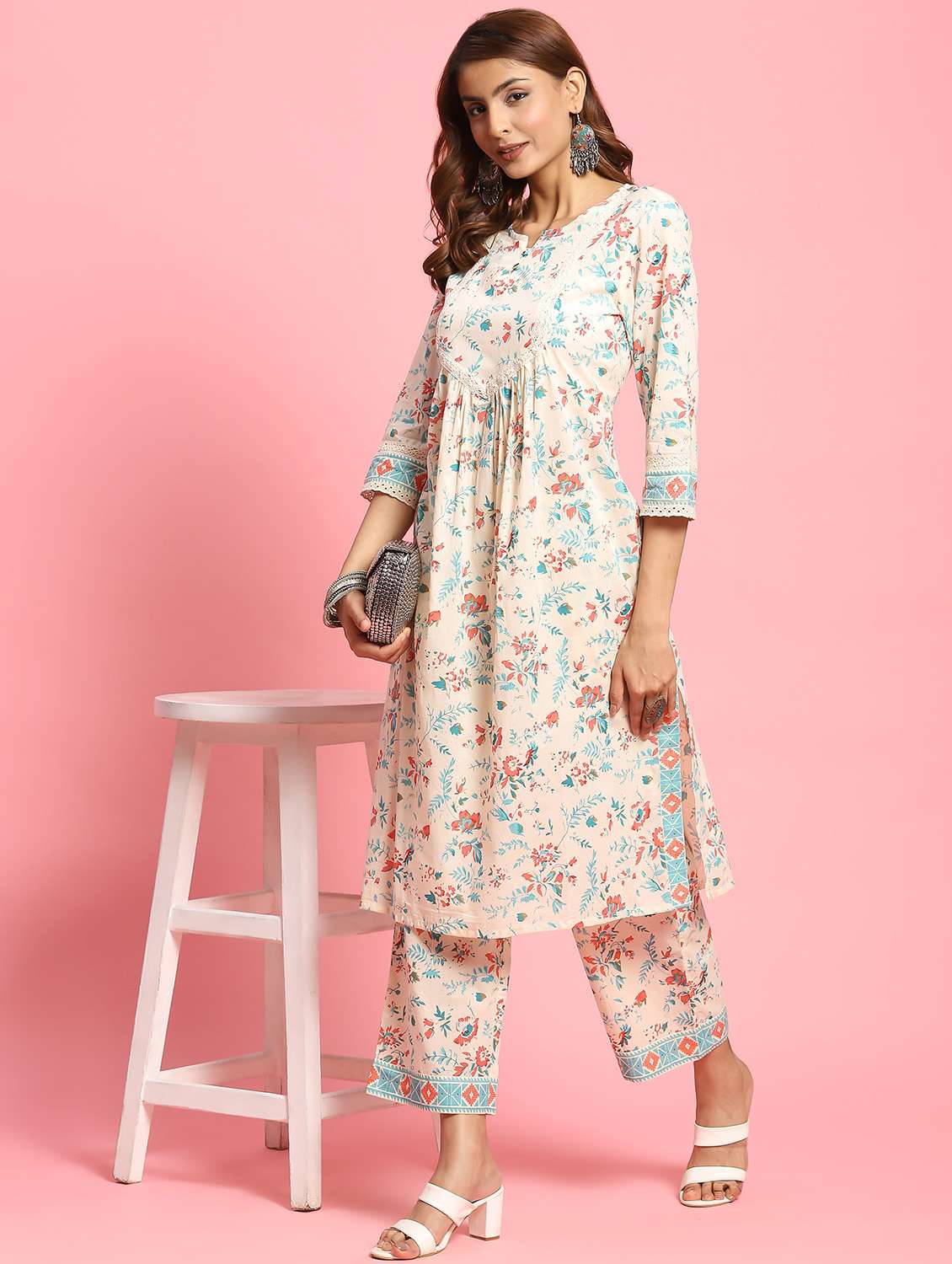 women floral notch neck kurta palazzo set 