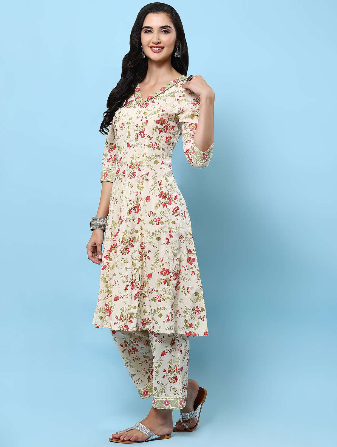 women floral v neck kurta pant set - 21221679 -  Standard Image - 2