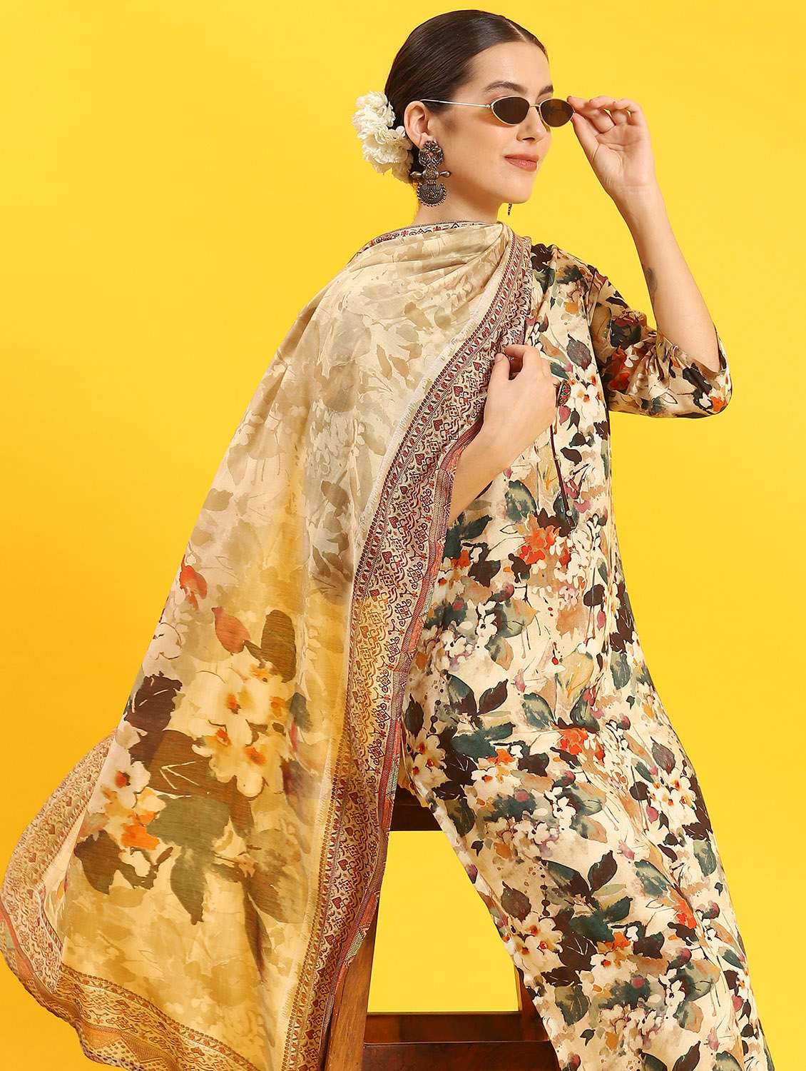 women floral kurta pant set with dupatta - 21221729 -  Standard Image - 7