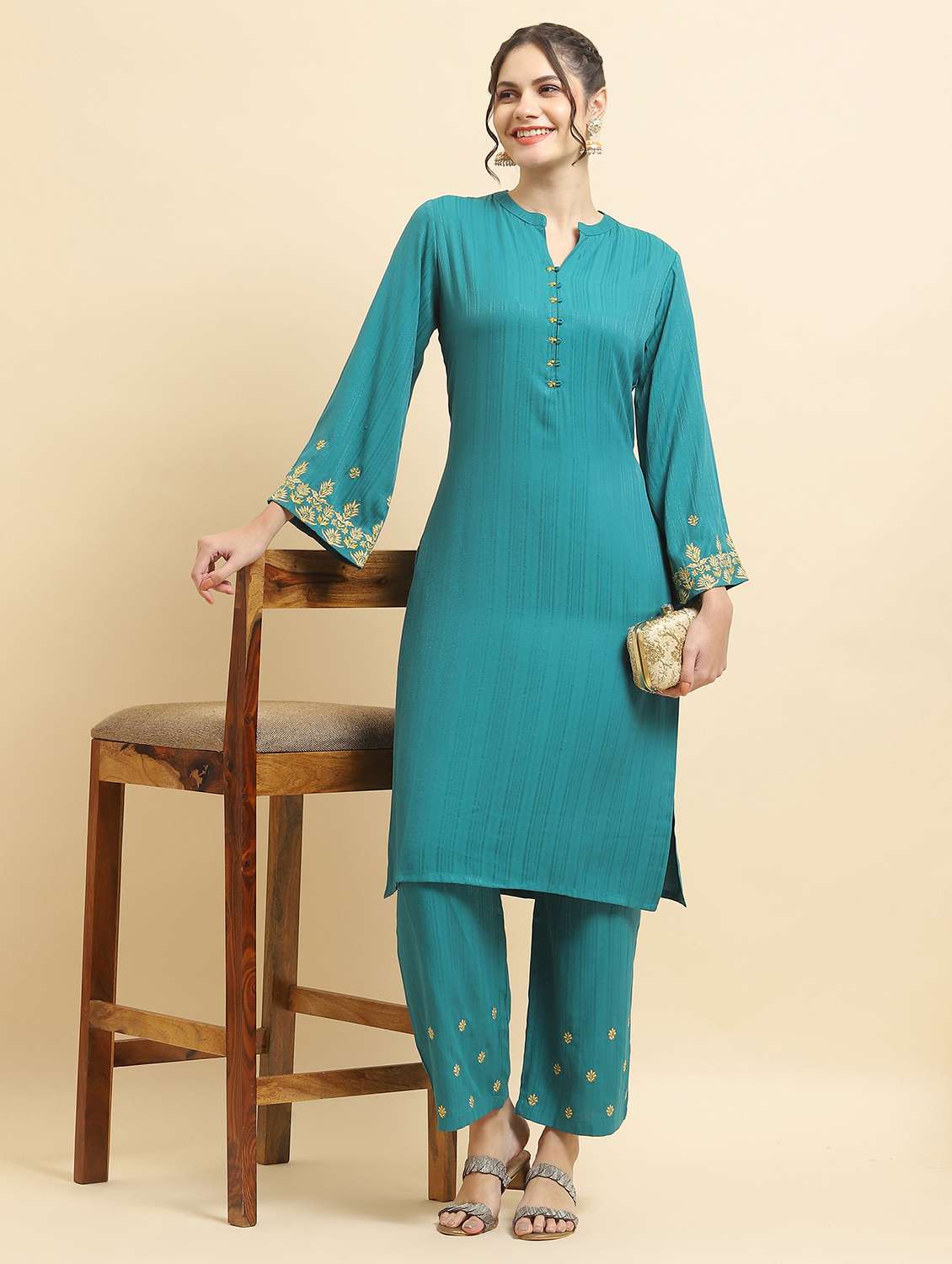 women mandarin neck kurta pant set
