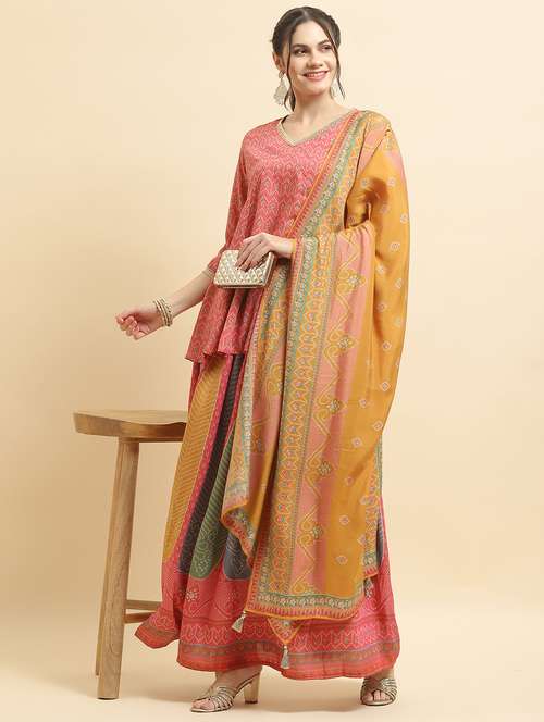 women pink printed kurta skirt set with dupatta  - 21221833 -  Standard Image - 0