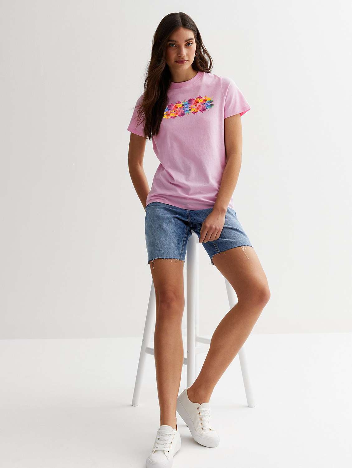 round neck chest print t-shirt - 21222270 - Standard Image - 2