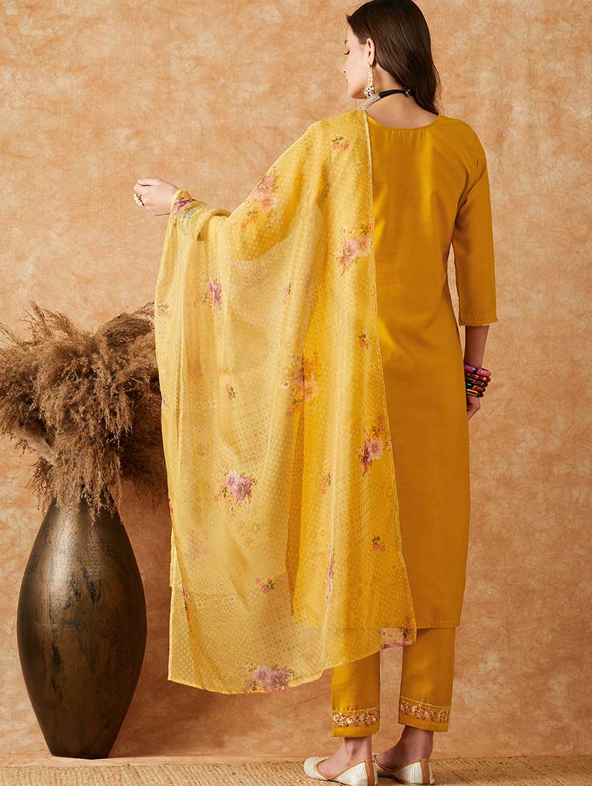 women kurta pant set with dupatta - 21230487 - Standard Image - 2