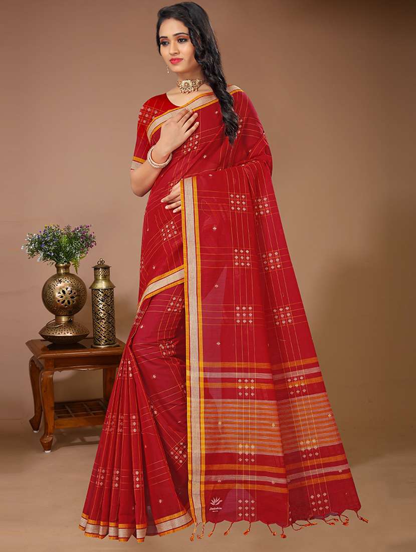 women self design handloom saree with blouse