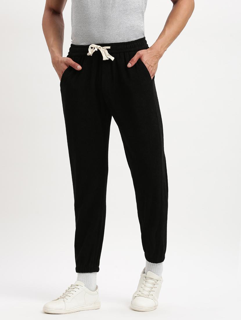 men black solid mid rise jogger