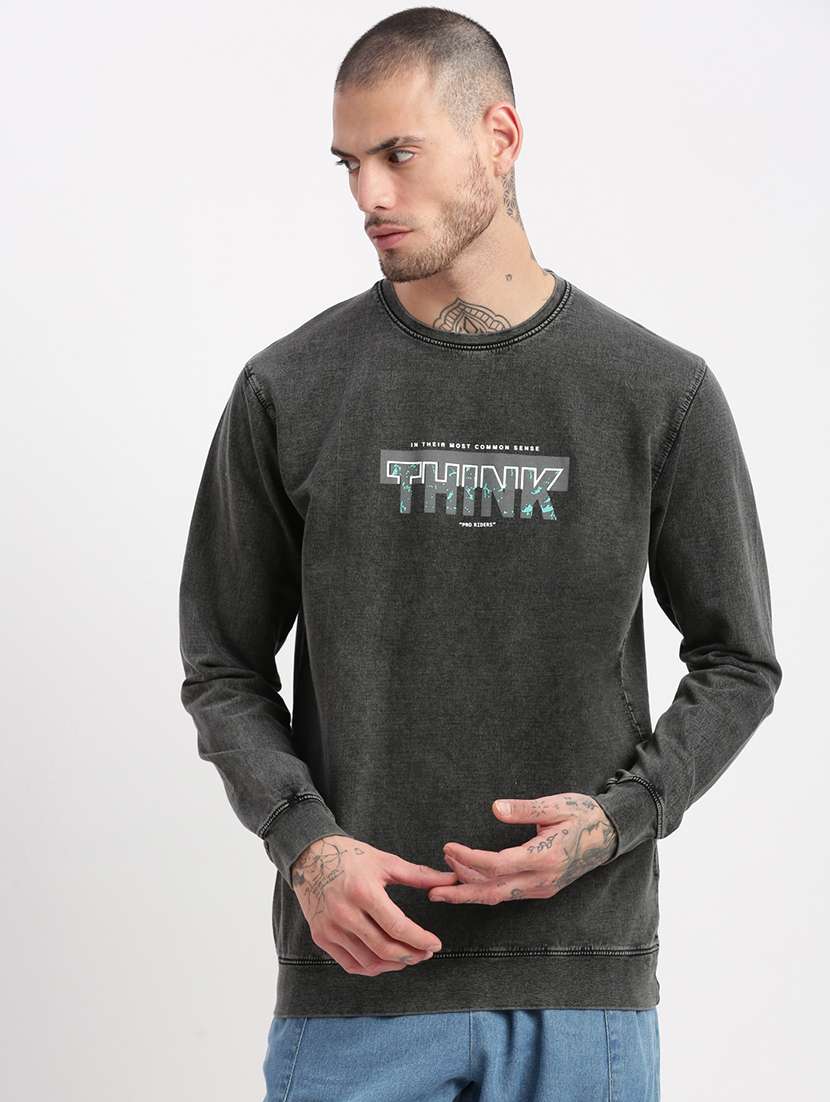 men long sleeved chest print sweatshirt