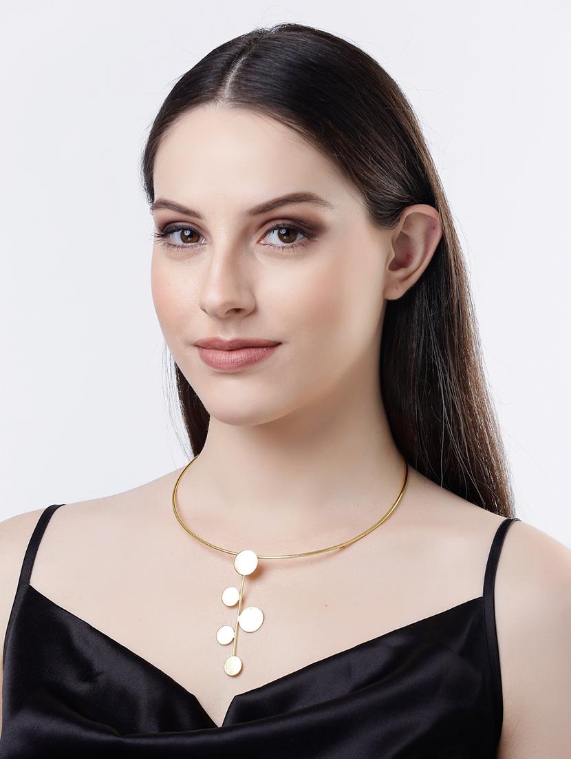 gold metal short necklace - 21279326 - Standard Image - 2
