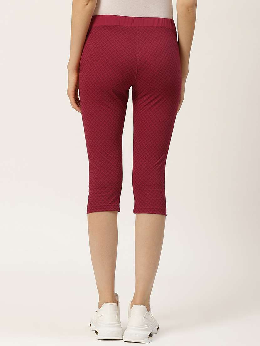 women maroon cotton blend capri - 21280123 -  Standard Image - 2