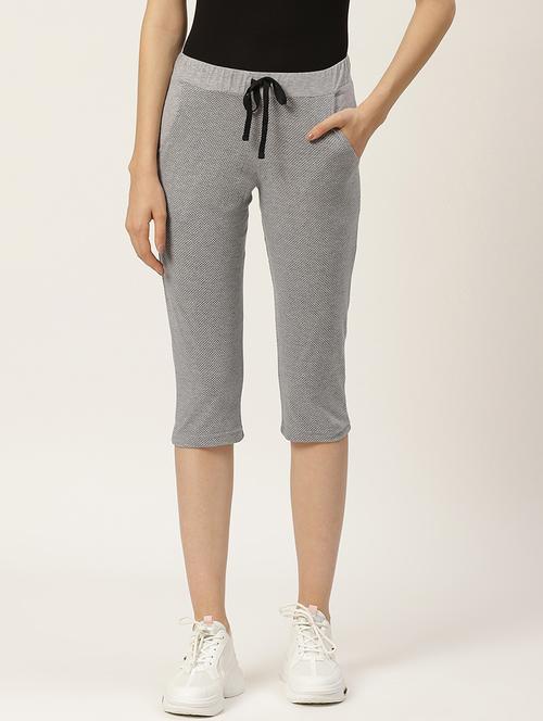 women mid rise cotton blend capri - 21280124 - Standard Image - 0