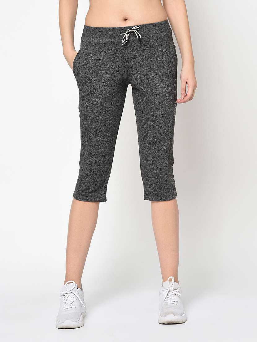 women mid rise cotton blend capri