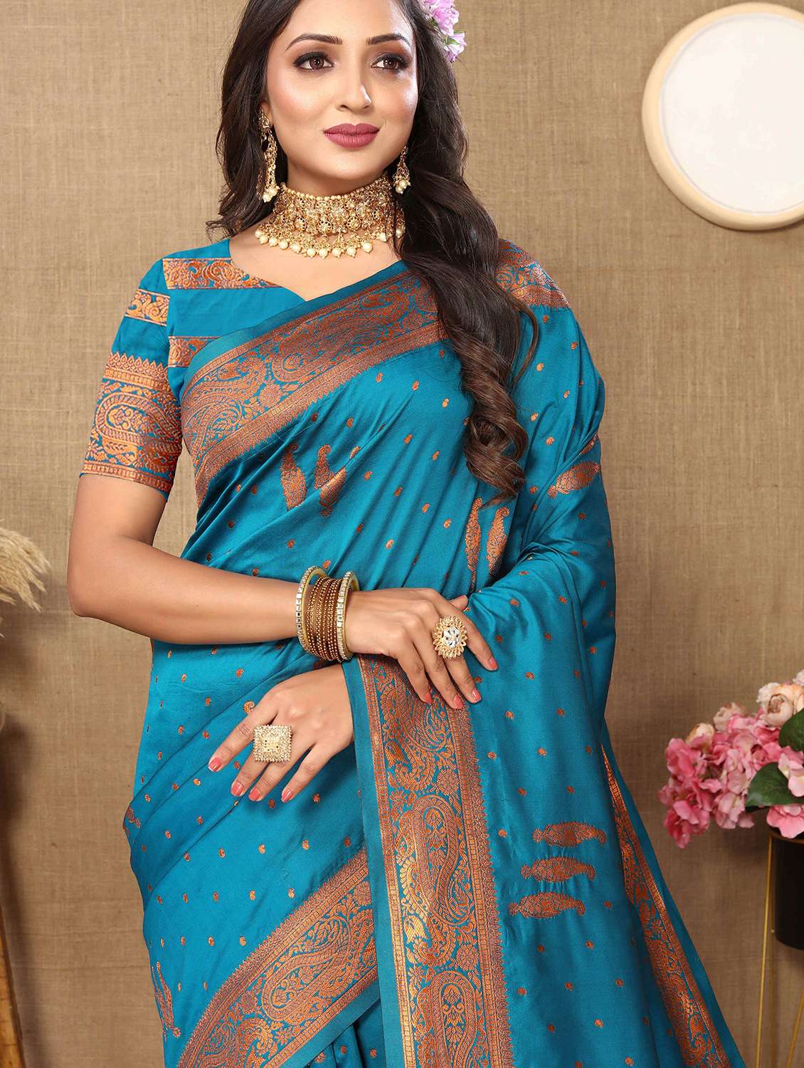 women self design bordered saree with blouse - 21286591 - Standard Image - 2