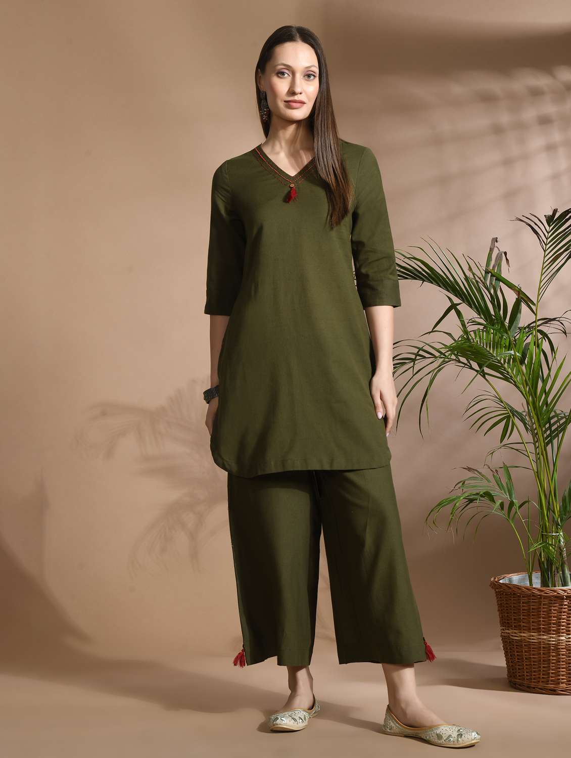 women v neck solids co-ord sets