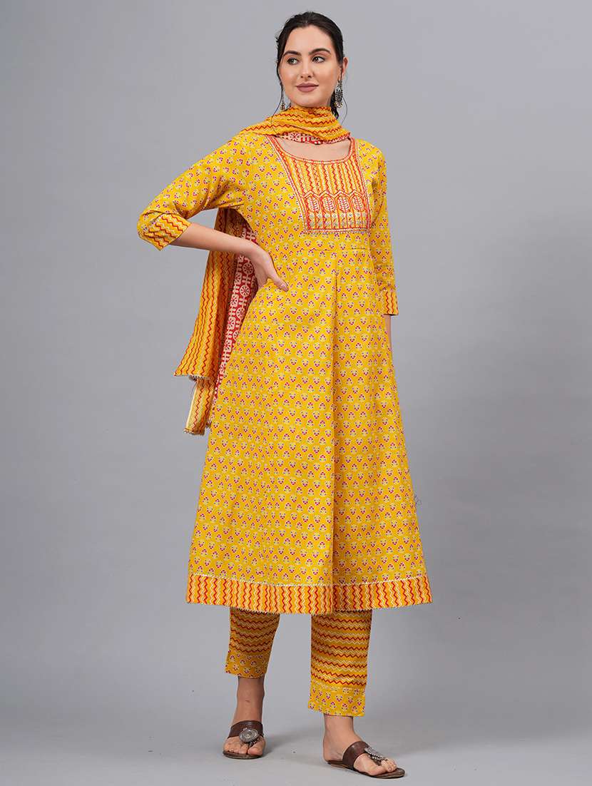 women three quarter sleeve kurta pant with dupatta set - 21288938 - Standard Image - 2