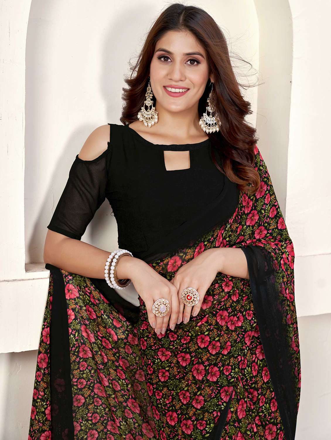 women floral printed saree - 21303704 - Standard Image - 2