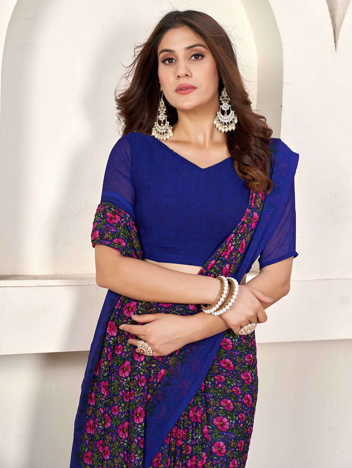 women floral printed saree - 21303705 - Standard Image - 2